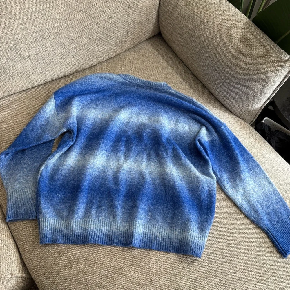 Old Navy Blue Ombre Crewneck Sweater - Picture 2 of 8